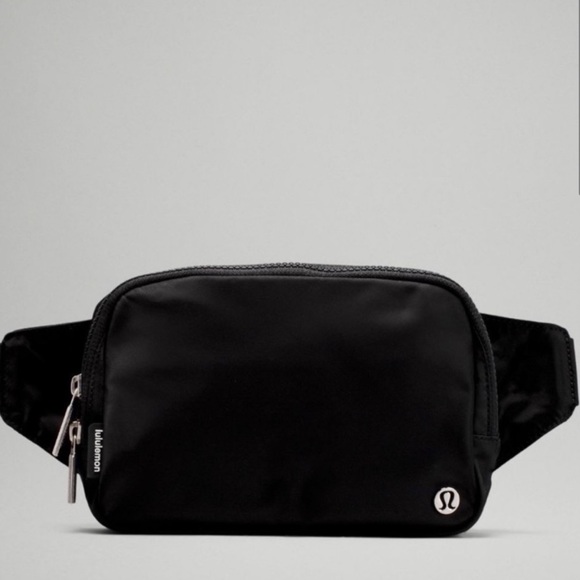 lululemon athletica Handbags - ⚡️NWT⚡️ Lululemon Everywhere Belt Bag Large